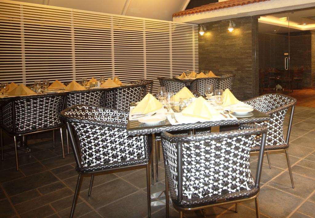 The Fern Residency, Miramar Hotel Panadzsi Kültér fotó