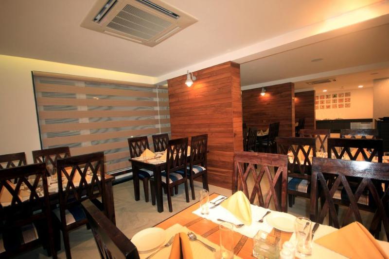 The Fern Residency, Miramar Hotel Panadzsi Kültér fotó