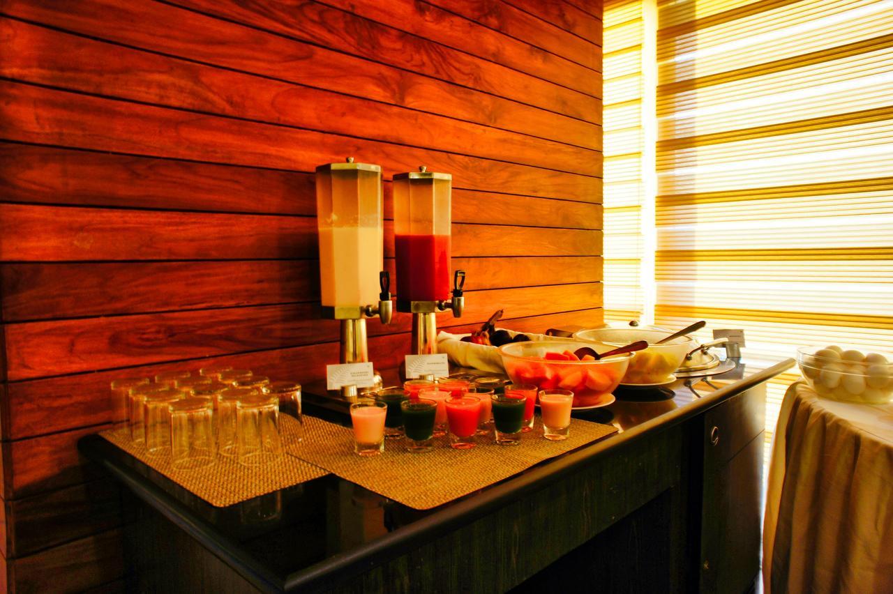 The Fern Residency, Miramar Hotel Panadzsi Kültér fotó