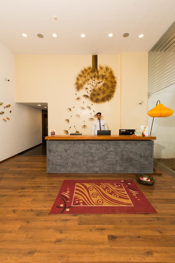 The Fern Residency, Miramar Hotel Panadzsi Kültér fotó
