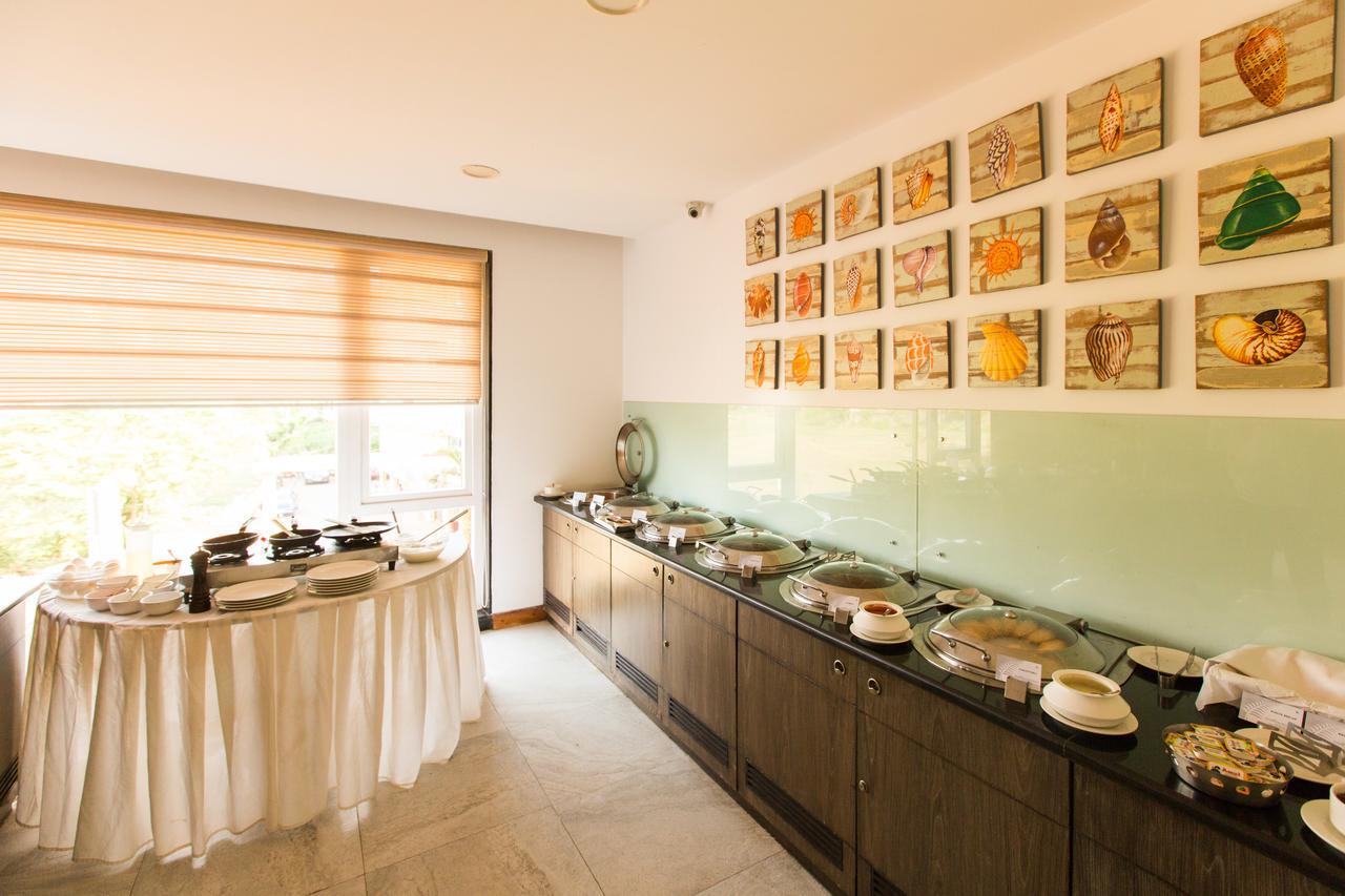 The Fern Residency, Miramar Hotel Panadzsi Kültér fotó