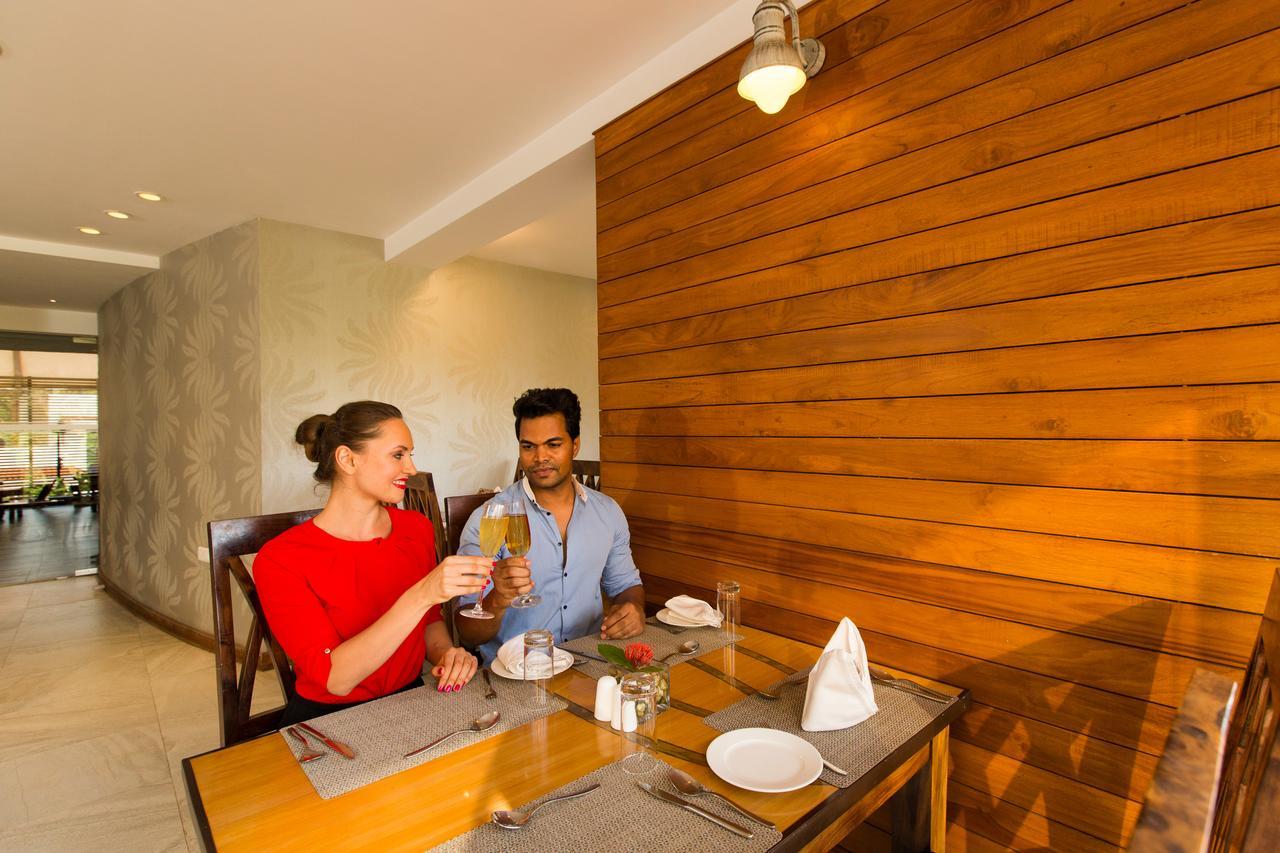 The Fern Residency, Miramar Hotel Panadzsi Kültér fotó
