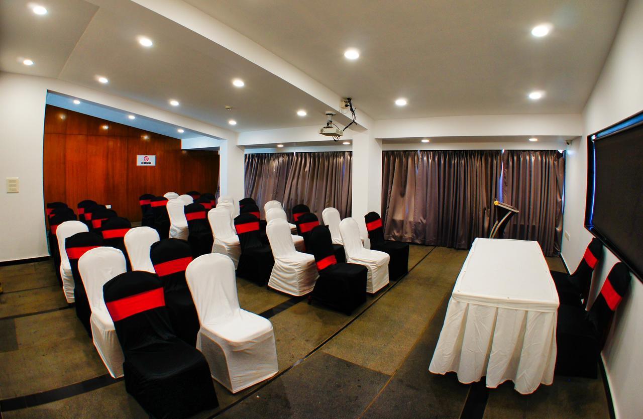 The Fern Residency, Miramar Hotel Panadzsi Kültér fotó